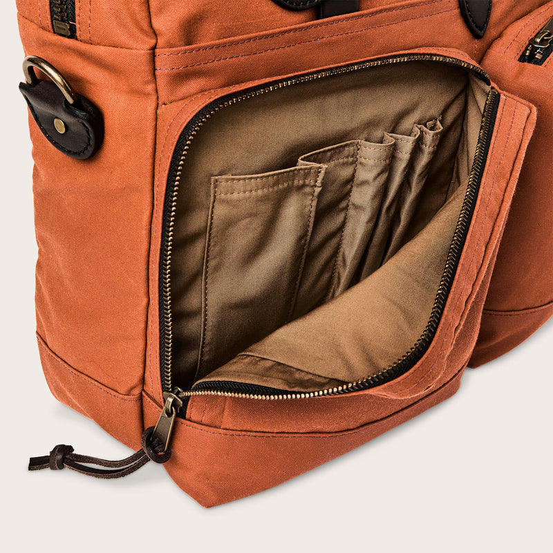 24 hour tin cloth briefcase von Filson | Rust (Red)
