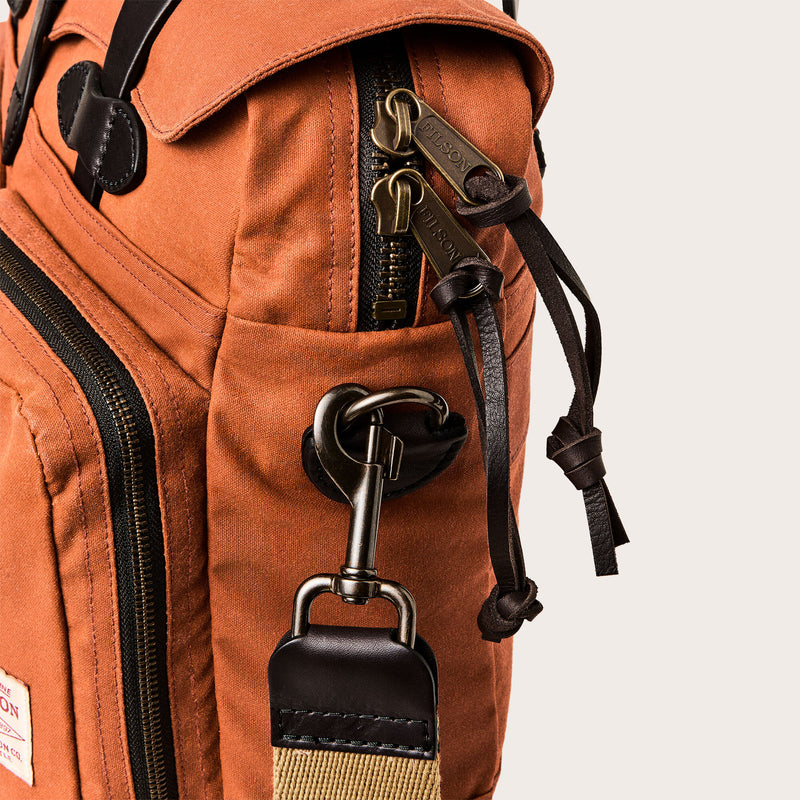24 hour tin cloth briefcase von Filson | Rust (Red)