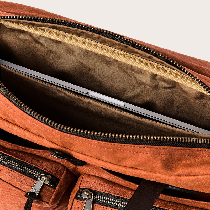 24 hour tin cloth briefcase von Filson | Rust (Red)