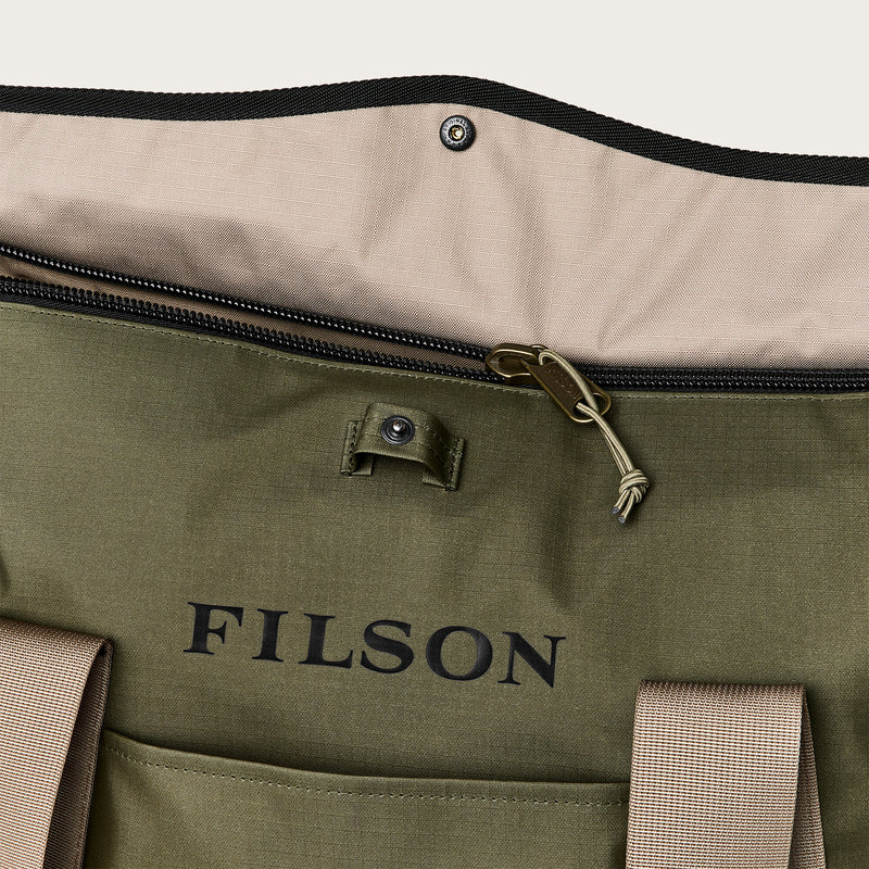 All-weather tote bag di Filson | Olive / black / covert (Green)