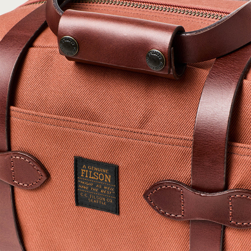 Xs compact duffle bag von Filson | Light rust (Red)