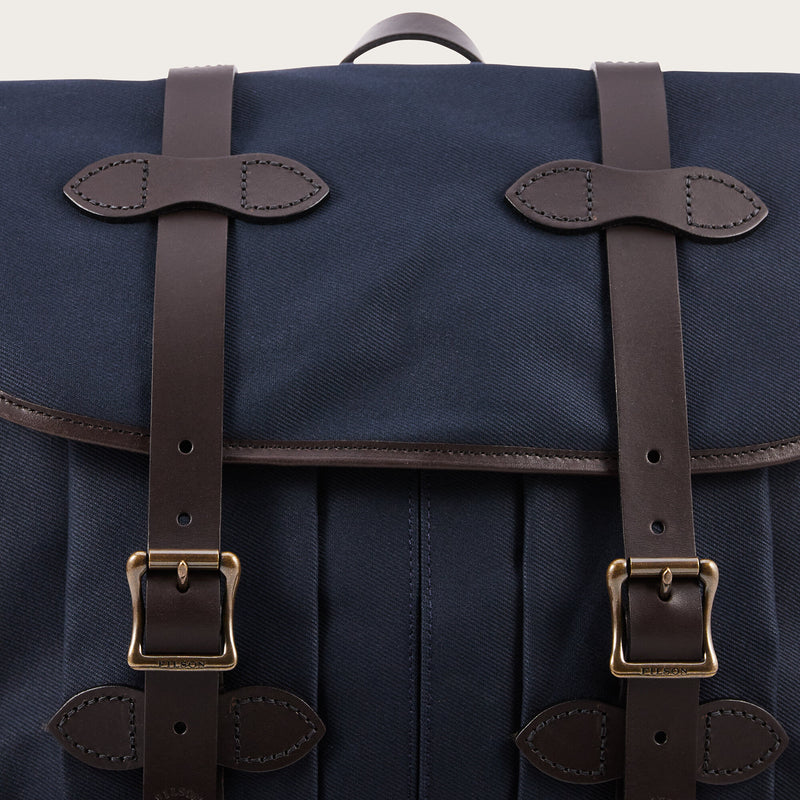 Medium rugged twill field bag di Filson | Navy (Blue)