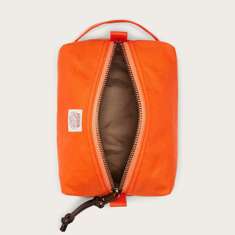 Tin cloth travel kit von Filson | Flame (Orange)