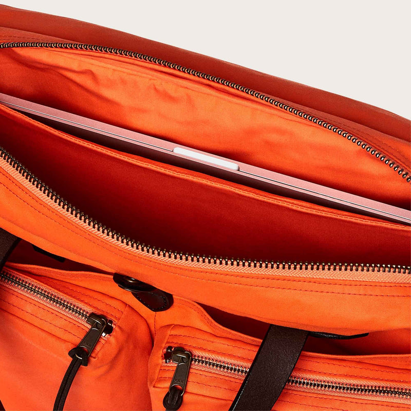 24 hour tin cloth briefcase di Filson | Flame (Orange)