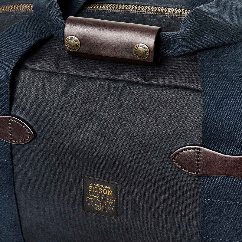 Small tin cloth duffle bag von Filson | Navy (Blue)