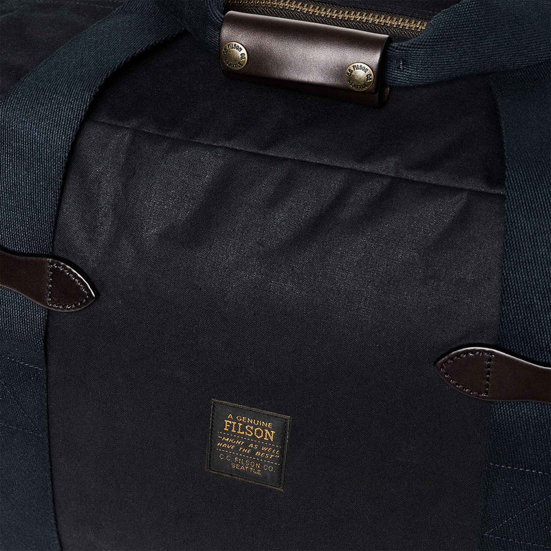 Medium tin cloth duffle bag di Filson | Navy (Blue)