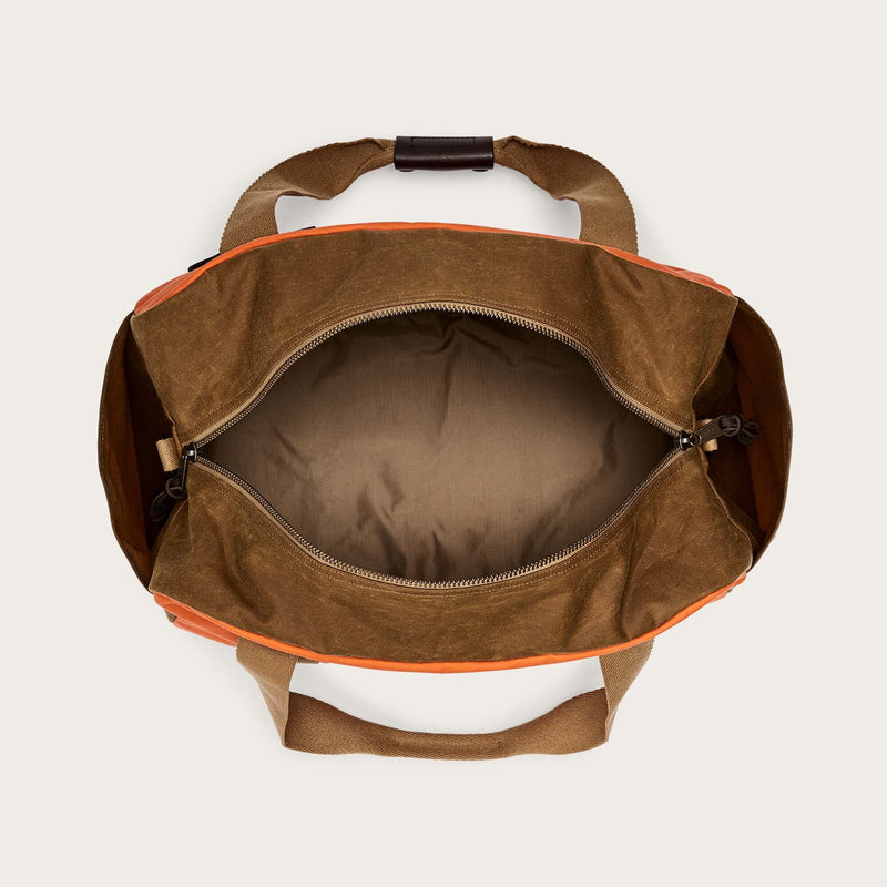 Medium tin cloth duffle bag di Filson | Dark tan / flame (Orange)