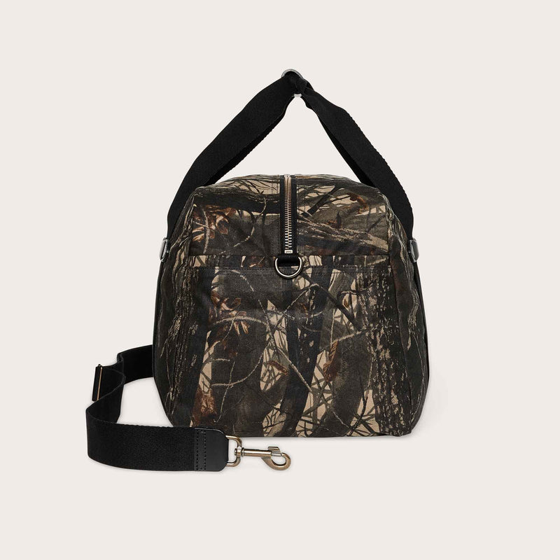 Medium tin cloth duffle bag di Filson | Realtree hardwoods camo (Brown)