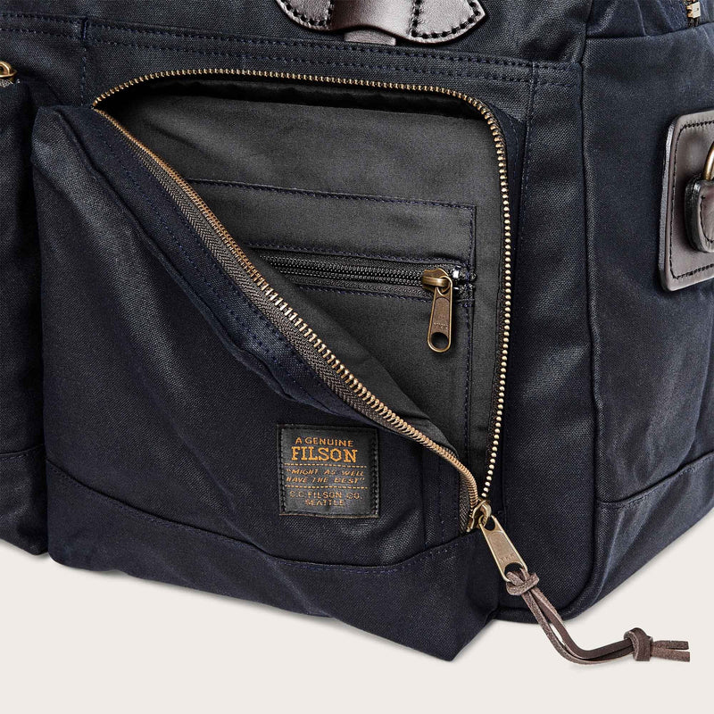 48-hour tin cloth duffle bag di Filson | Navy (Blue)