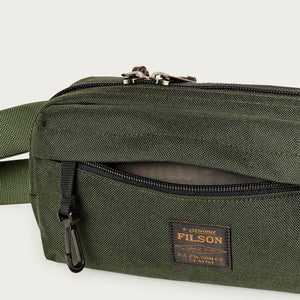 Dryden crossbody bag di Filson | Otter green (Green)