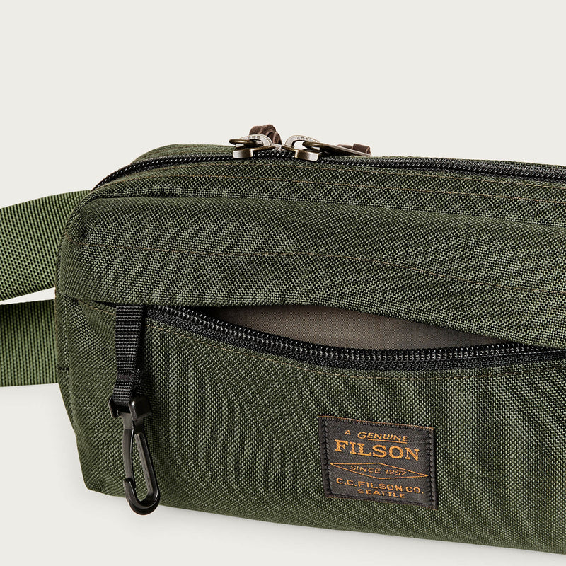 Dryden crossbody bag di Filson | Otter green (Green)