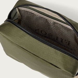 All-weather travel pack di Filson | Olive / black / covert (Green)