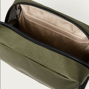 All-weather travel pack di Filson | Olive / black / covert (Green)