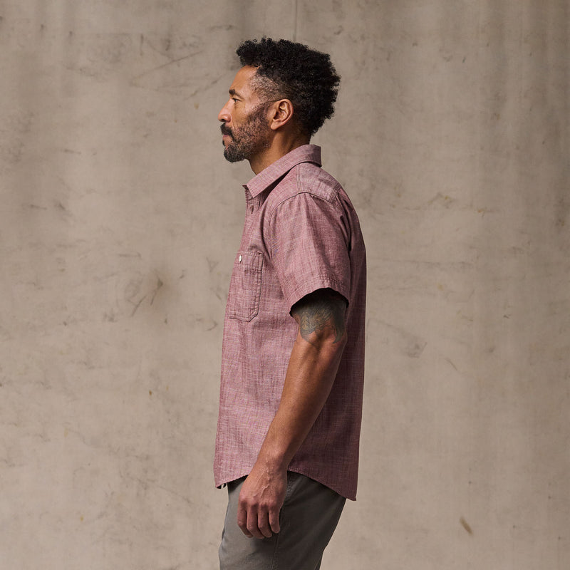 Short sleeve chambray shirt par Filson | Sable (Pink)