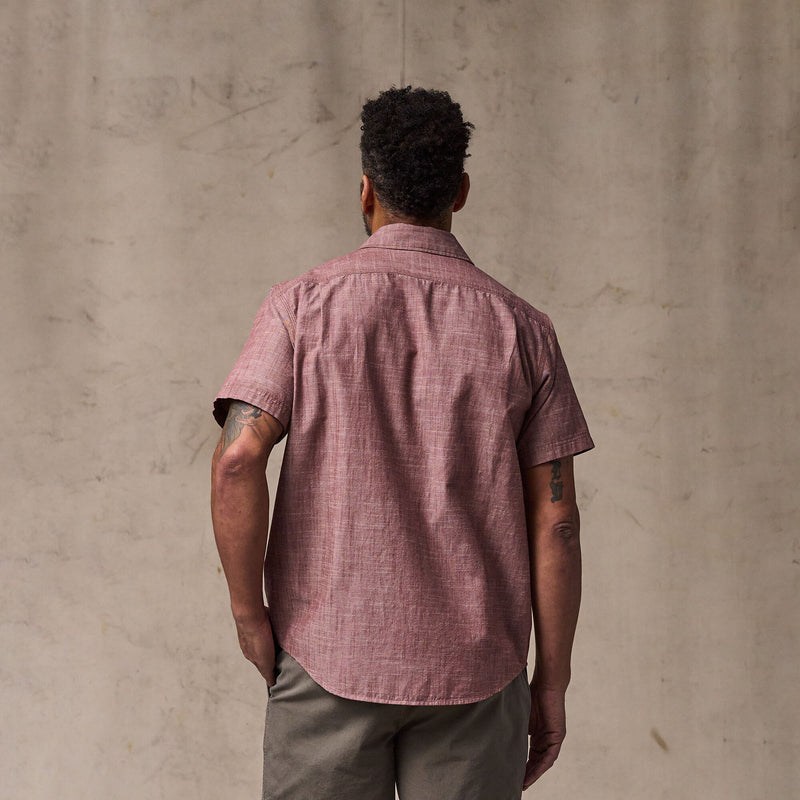 Short sleeve chambray shirt par Filson | Sable (Pink)