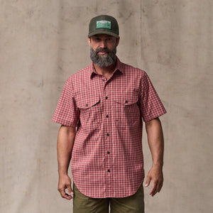 Twin lakes short sleeve sport shirt di Filson | Brick / cream plaid (Red)