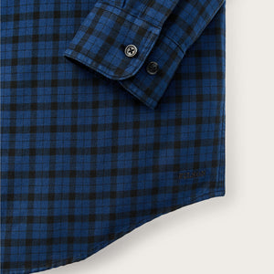 Lightweight alaskan guide shirt von Filson | Deep blue / black plaid (Blue)