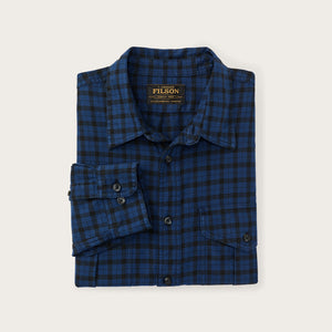 Lightweight alaskan guide shirt von Filson | Deep blue / black plaid (Blue)