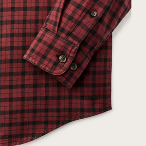 Lightweight alaskan guide shirt von Filson | Port / black plaid (Red)
