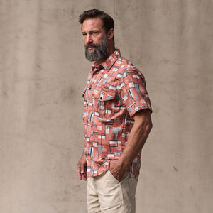 Short sleeve lightweight alaskan guide shirt von Filson | Russet / print (Pink)