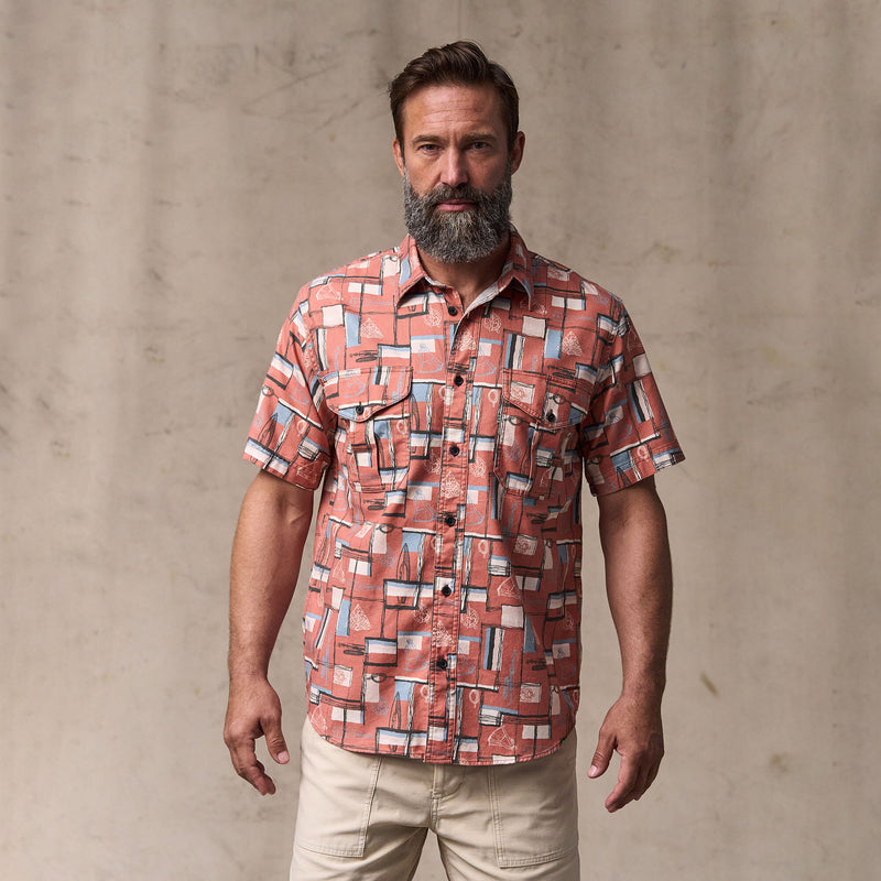 Short sleeve lightweight alaskan guide shirt von Filson | Russet / print (Pink)