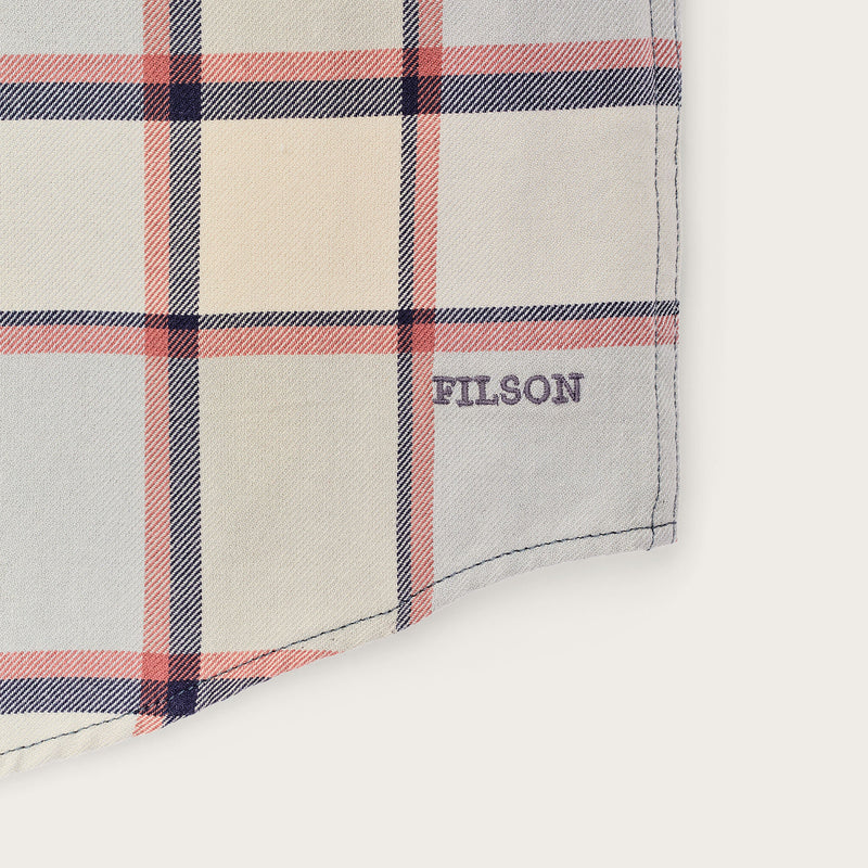 Short sleeve lightweight alaskan guide shirt par Filson | Light blue / tan plaid (Multicolor)