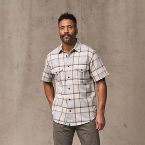 Short sleeve lightweight alaskan guide shirt par Filson | Light blue / tan plaid (Multicolor)