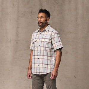 Short sleeve lightweight alaskan guide shirt par Filson | Light blue / tan plaid (Multicolor)