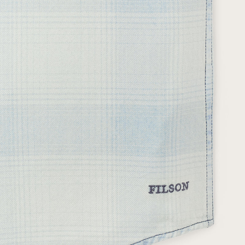 Short sleeve lightweight alaskan guide shirt di Filson | Indigo plaid (Blue)