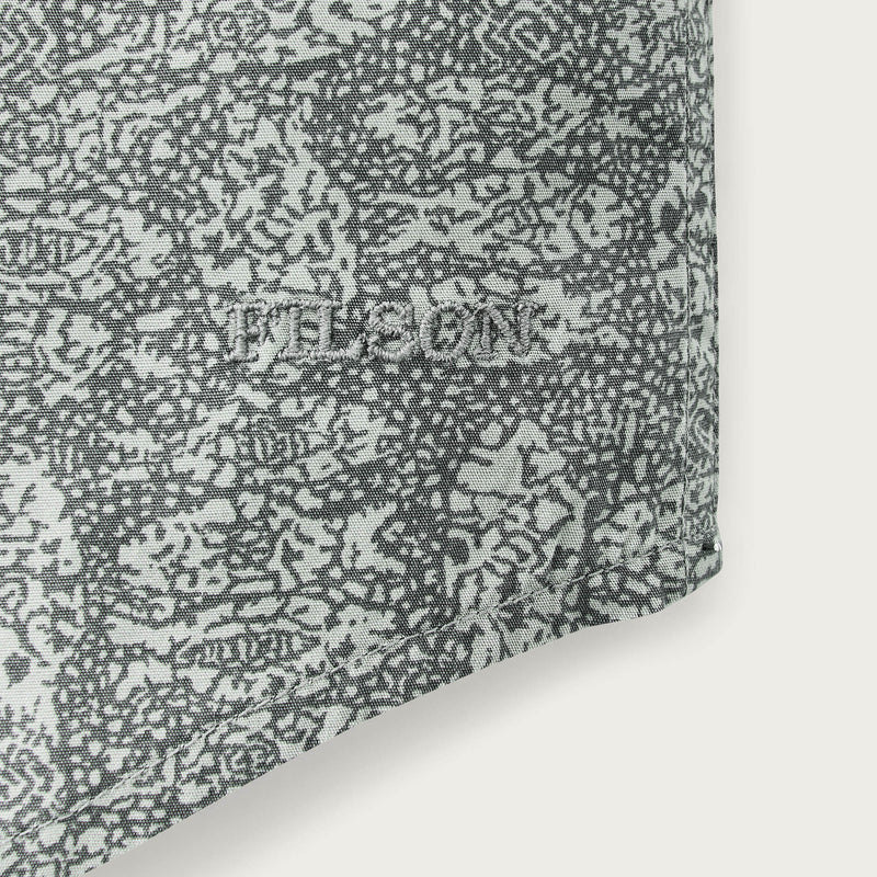 Filson's washed short sleeve feather cloth shirt von Filson | Khaki / print (Green)