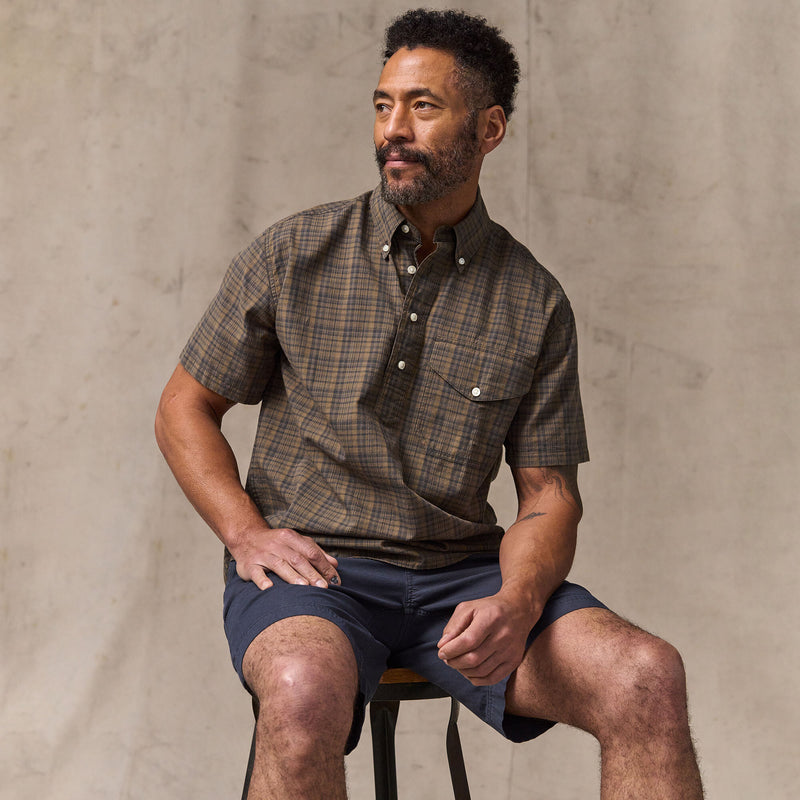 Short sleeve madras popover shirt par Filson | Brown / olive plaid (Brown)