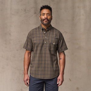 Short sleeve madras popover shirt par Filson | Brown / olive plaid (Brown)