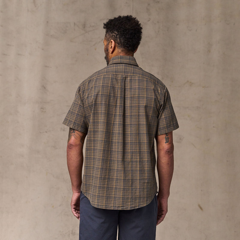 Short sleeve madras popover shirt par Filson | Brown / olive plaid (Brown)