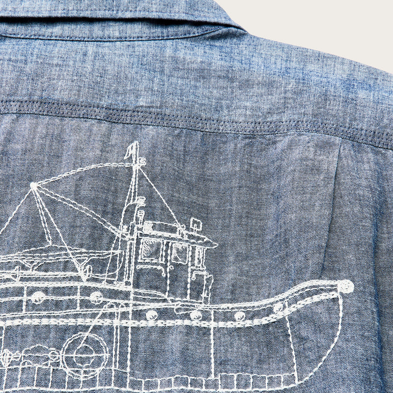 Short sleeve embroidered chambray shirt di Filson | Rinsed indigo chambray (Blue)