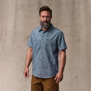 Short sleeve embroidered chambray shirt di Filson | Rinsed indigo chambray (Blue)