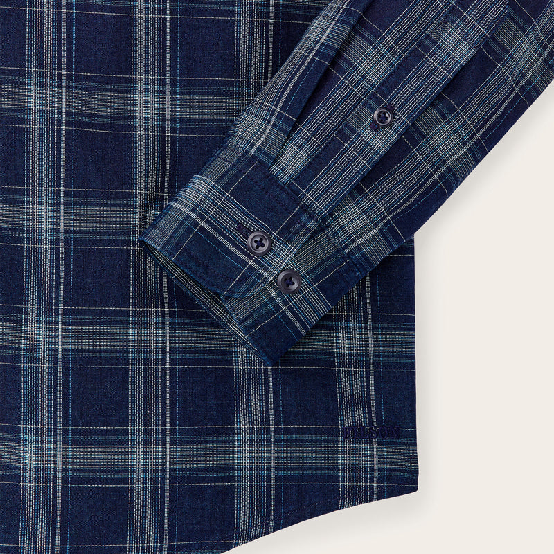 Chambray button-down shirt par Filson | Dark indigo plaid (Blue)