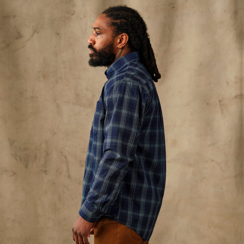 Chambray button-down shirt par Filson | Dark indigo plaid (Blue)