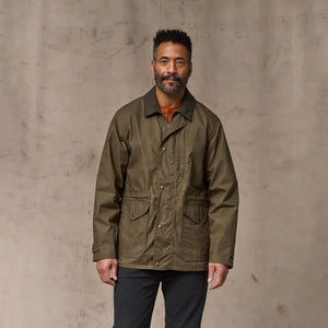 Dry wax mile marker coat par Filson | Burnt olive (Green)
