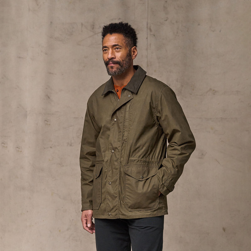 Dry wax mile marker coat par Filson | Burnt olive (Green)