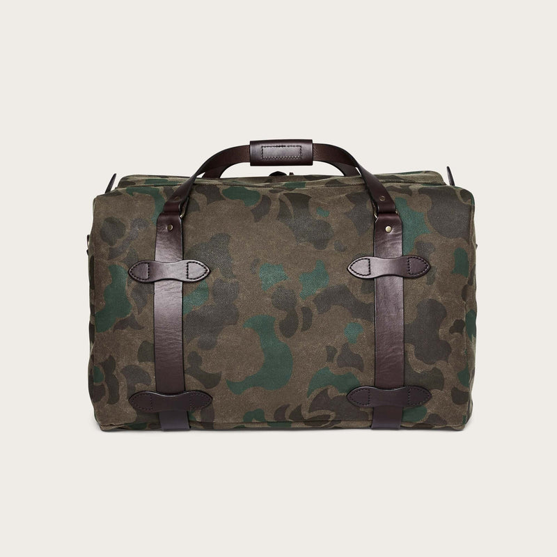 Medium waxed rugged twill duffle bag di Filson | Dark wax shrub camo (Gray)