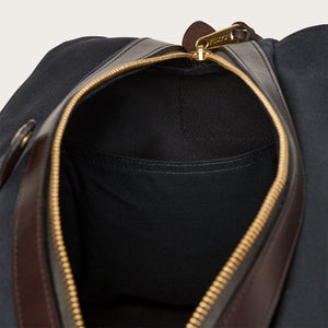 Medium duffle bag by Filson | Navy (Blue)