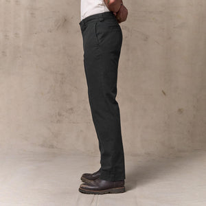 Granite mountain flat front pants di Filson | Washed faded black (Black)