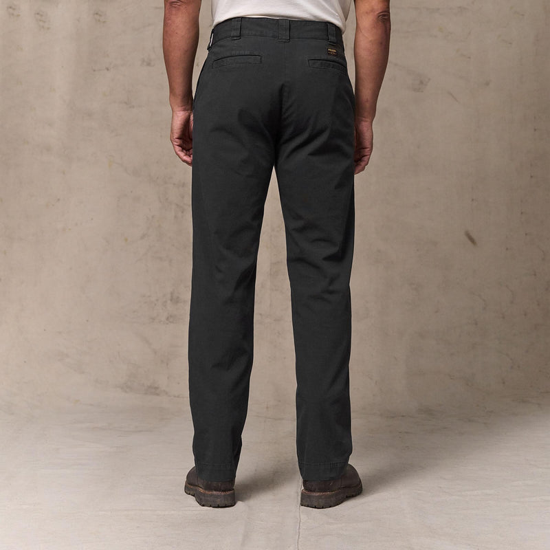 Granite mountain flat front pants di Filson | Washed faded black (Black)