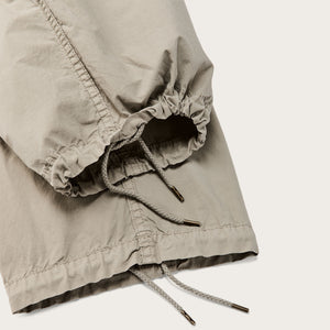 Tropical poplin cargo pants di Filson | Dried sage (White)