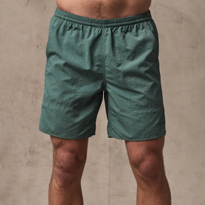 Oxbow lake trunks par Filson | Dark forest (Green)