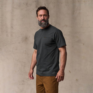 Outfitter pocket t-shirt par Filson | Faded black (Black)