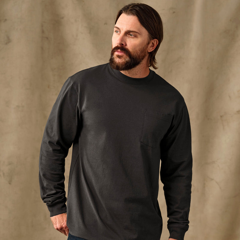 Long sleeve outfitter pocket t-shirt von Filson | Faded black (Black)