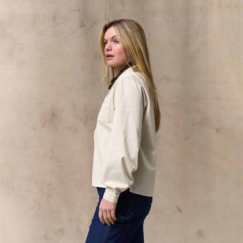 Women's long sleeve twill camp shirt par Filson | Cream (White)