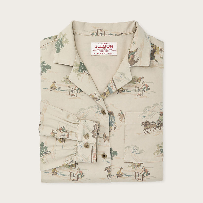 Women's long sleeve twill camp shirt von Filson | Desert green / print (Beige)