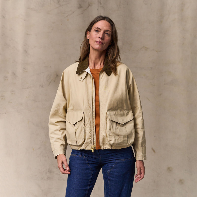 Women's dry wax short work jacket di Filson | Quail tan (Yellow)